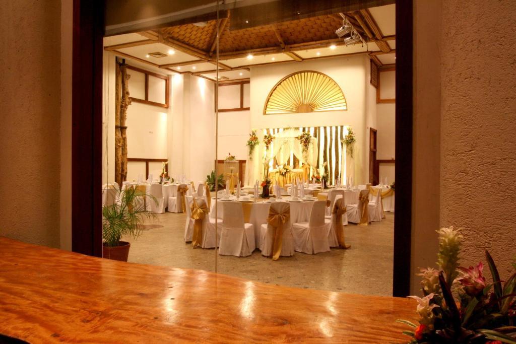 The Legend Palawan Hotel Puerto Princesa Exterior foto