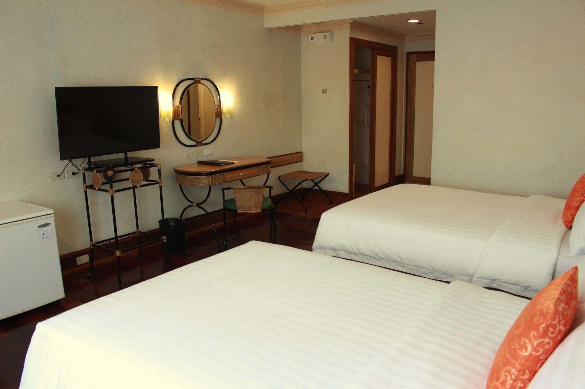 The Legend Palawan Hotel Puerto Princesa Exterior foto
